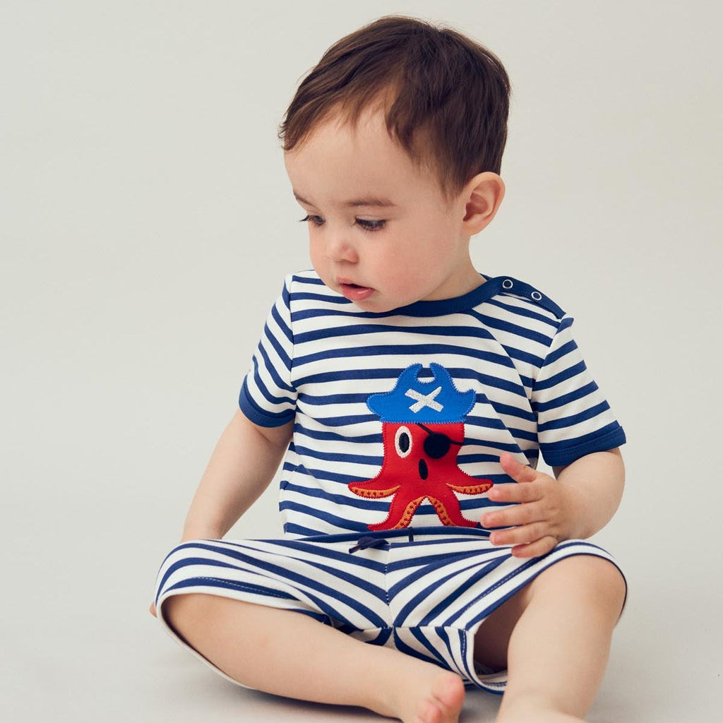 Short-sleeved t-shirt- starfish pirate appliqué