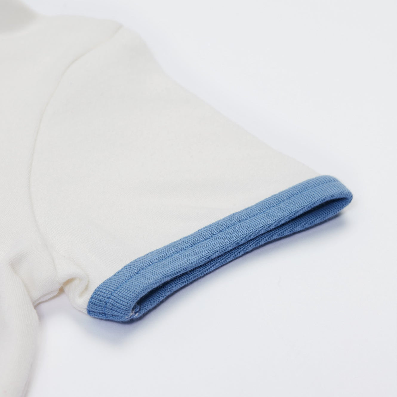 Short-sleeved t-shirt- art supplies
