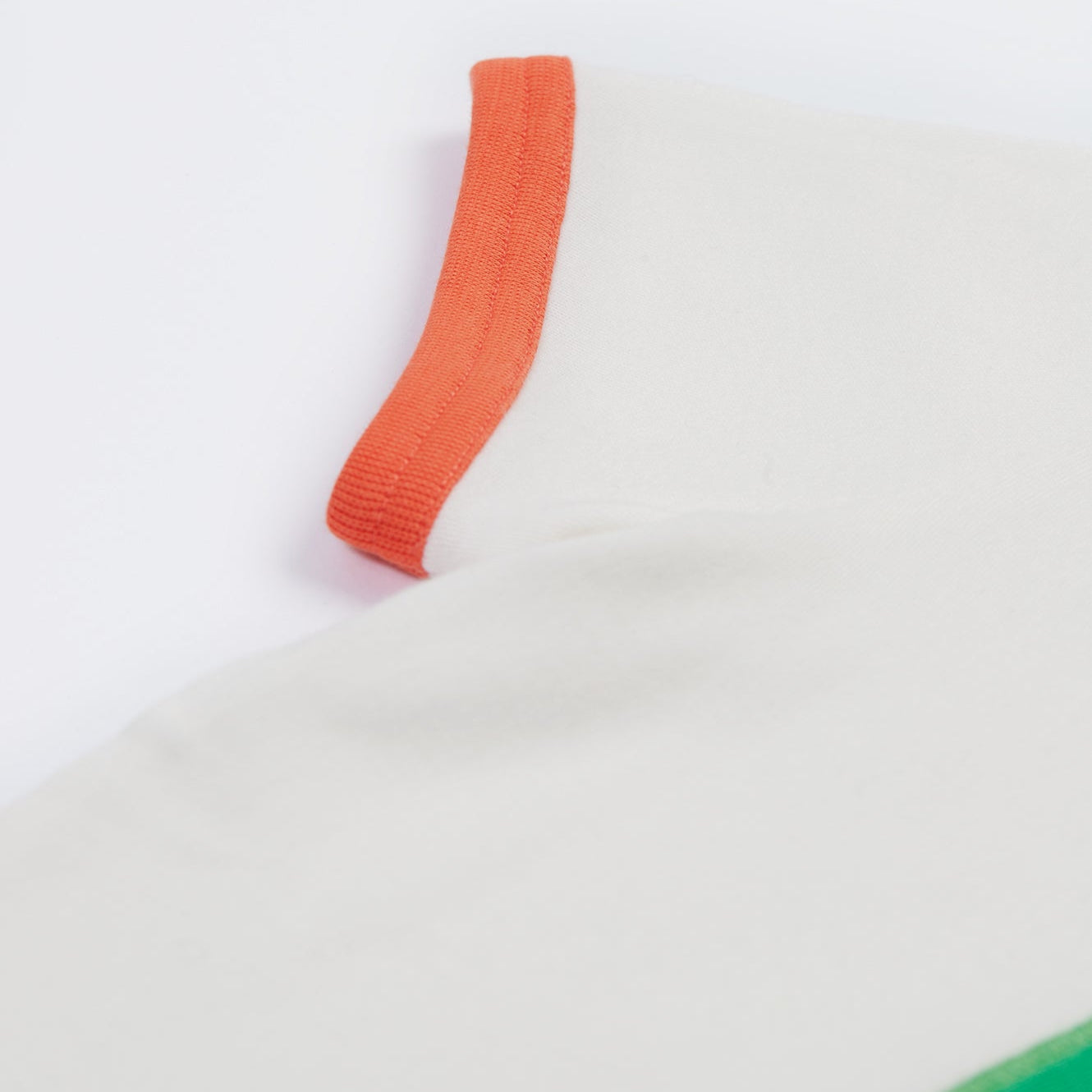 Short-sleeved t-shirt- art supplies