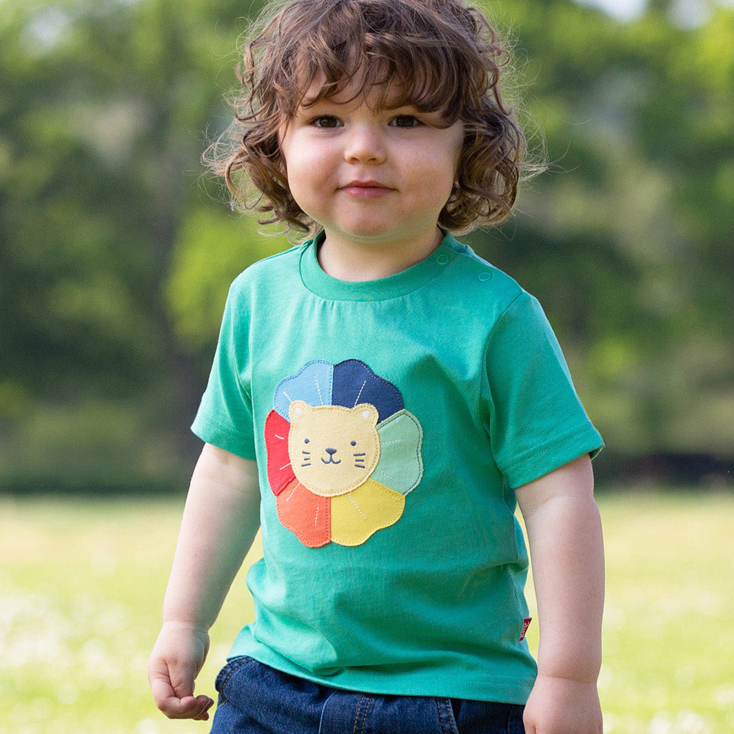 Short-sleeved t-shirt- rainbow lion appliqué