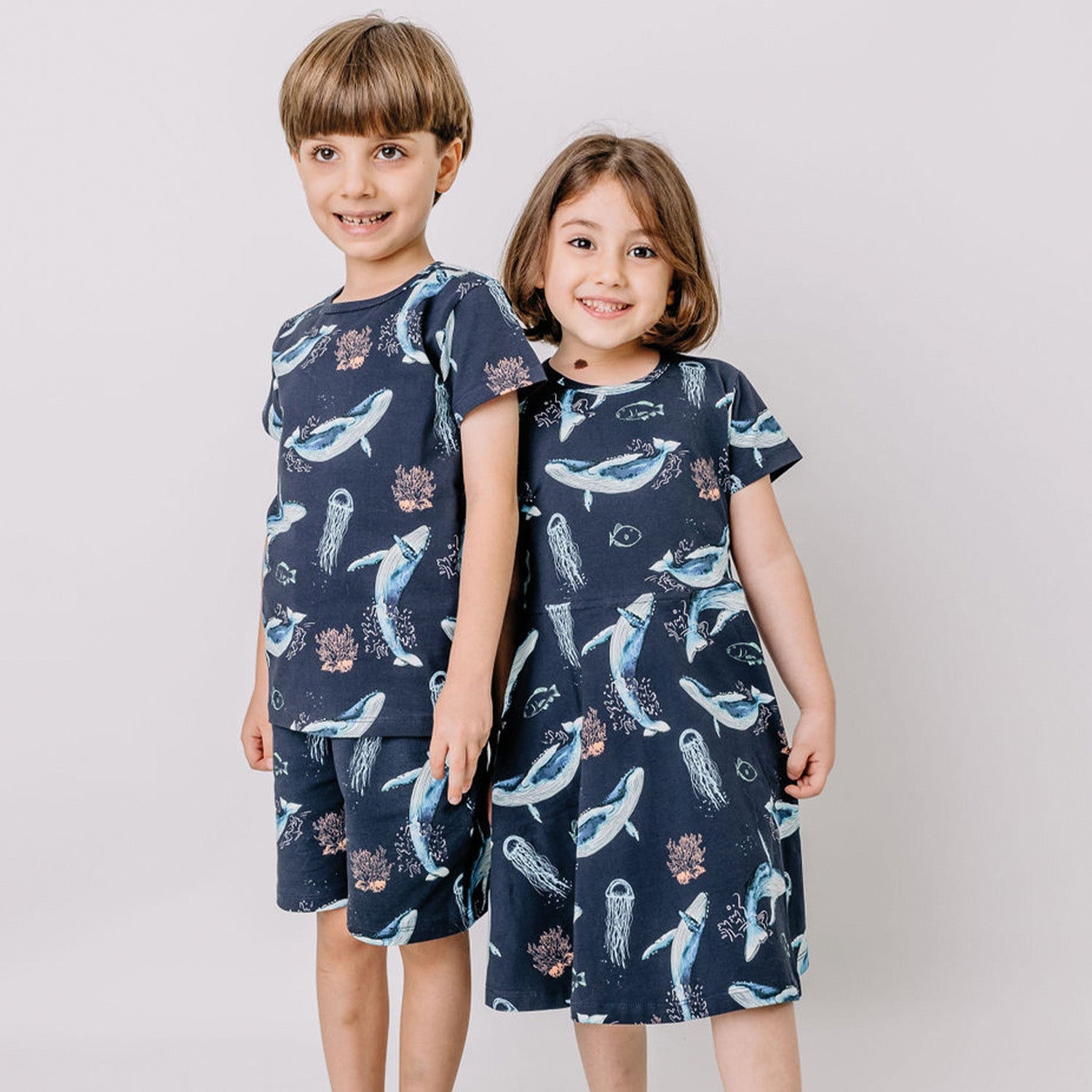 Short-sleeved t-shirt- whales & jellyfish